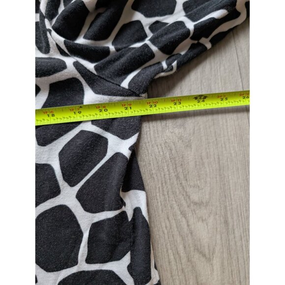 Rafaella XL Giraffe Print Top With V-Neck & Gold Grommets - Picture 5 of 6